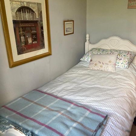 Comfy Cosy Little Room Tv Fridge Microwave Upton (Merseyside) Exterior foto