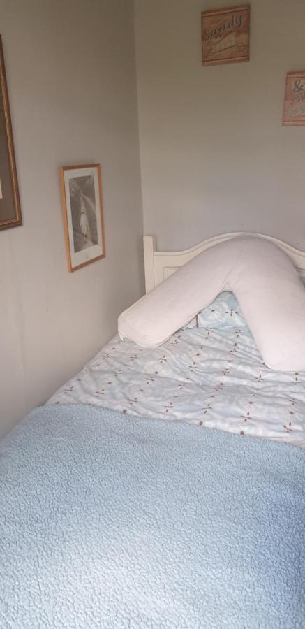 Comfy Cosy Little Room Tv Fridge Microwave Upton (Merseyside) Exterior foto
