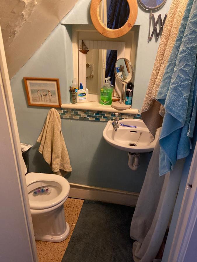 Comfy Cosy Little Room Tv Fridge Microwave Upton (Merseyside) Exterior foto